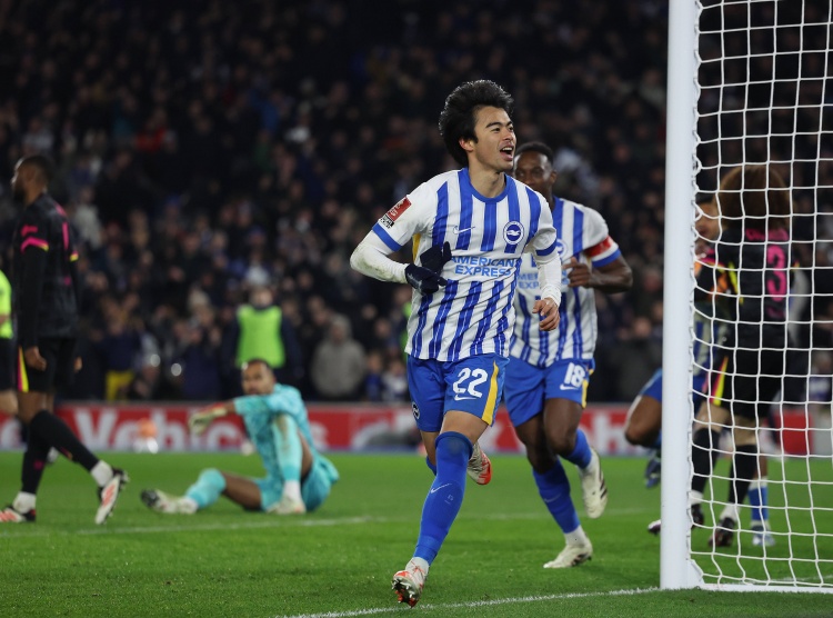 赫爾澤勒：三笘薰上一場只是抽筋，周末的比賽他可以上場