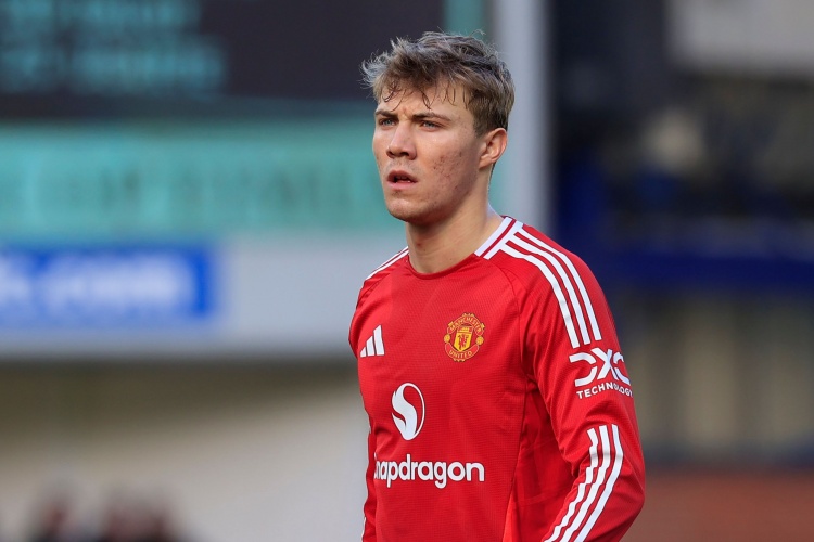 內(nèi)維爾：霍伊倫的表現(xiàn)真的很掙扎，我很同情他目前的處境