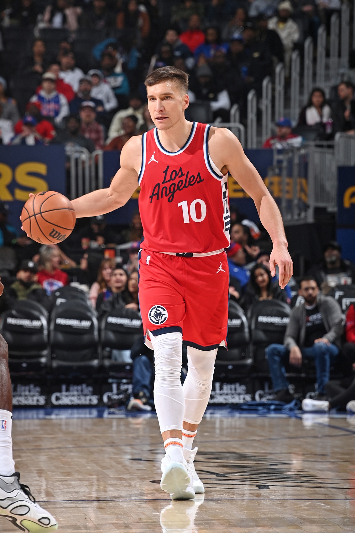 給射手找找手感！博格丹7投5中得14分6助 三分5中4&正負(fù)值為+13