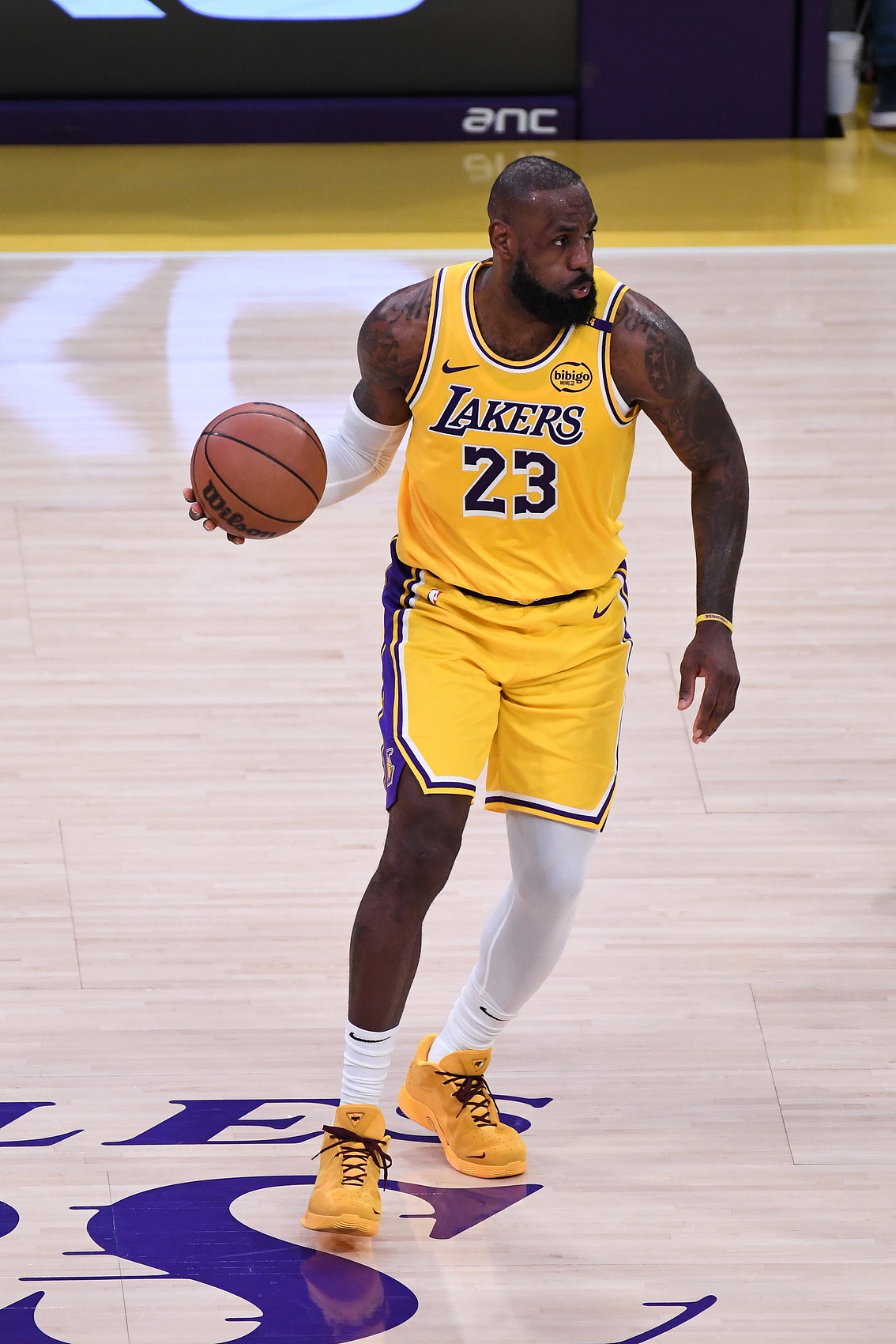 詹姆斯總得分破五萬！媒體人：這條最長(zhǎng)的河流 我們?nèi)钥床坏奖M頭