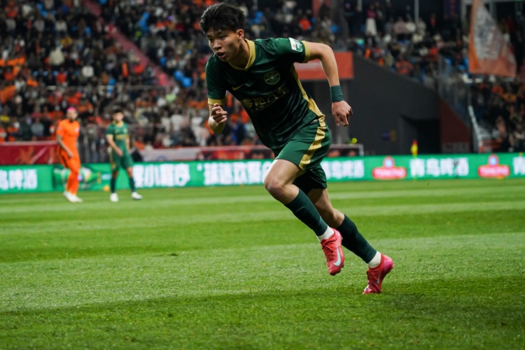 足球報(bào)：有關(guān)05一代球員的使用問題，足協(xié)可以和俱樂部積極溝通