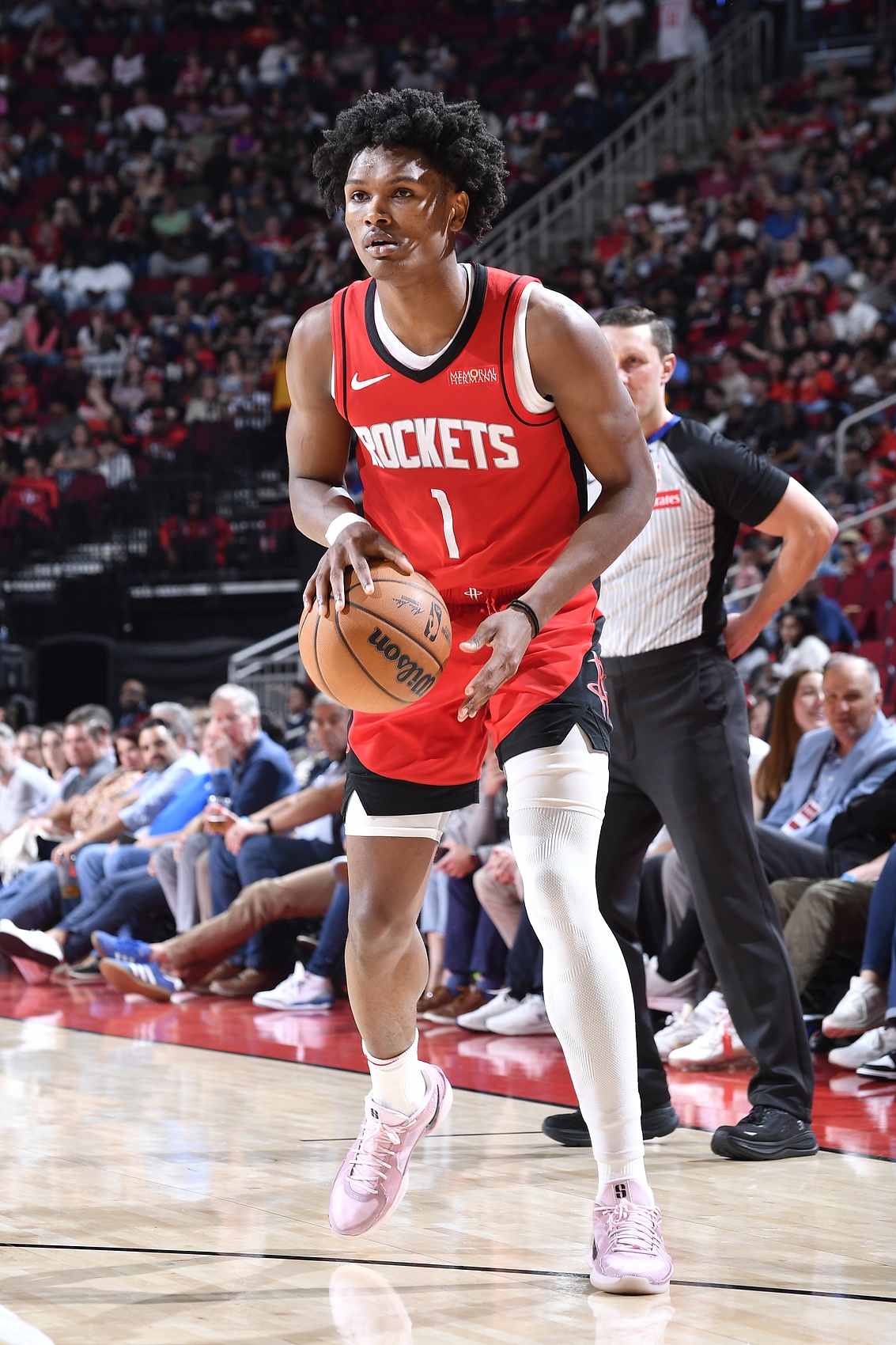 全能戰(zhàn)士！阿門復(fù)出發(fā)揮依舊全面 上半場(chǎng)攬5分4板5助2斷