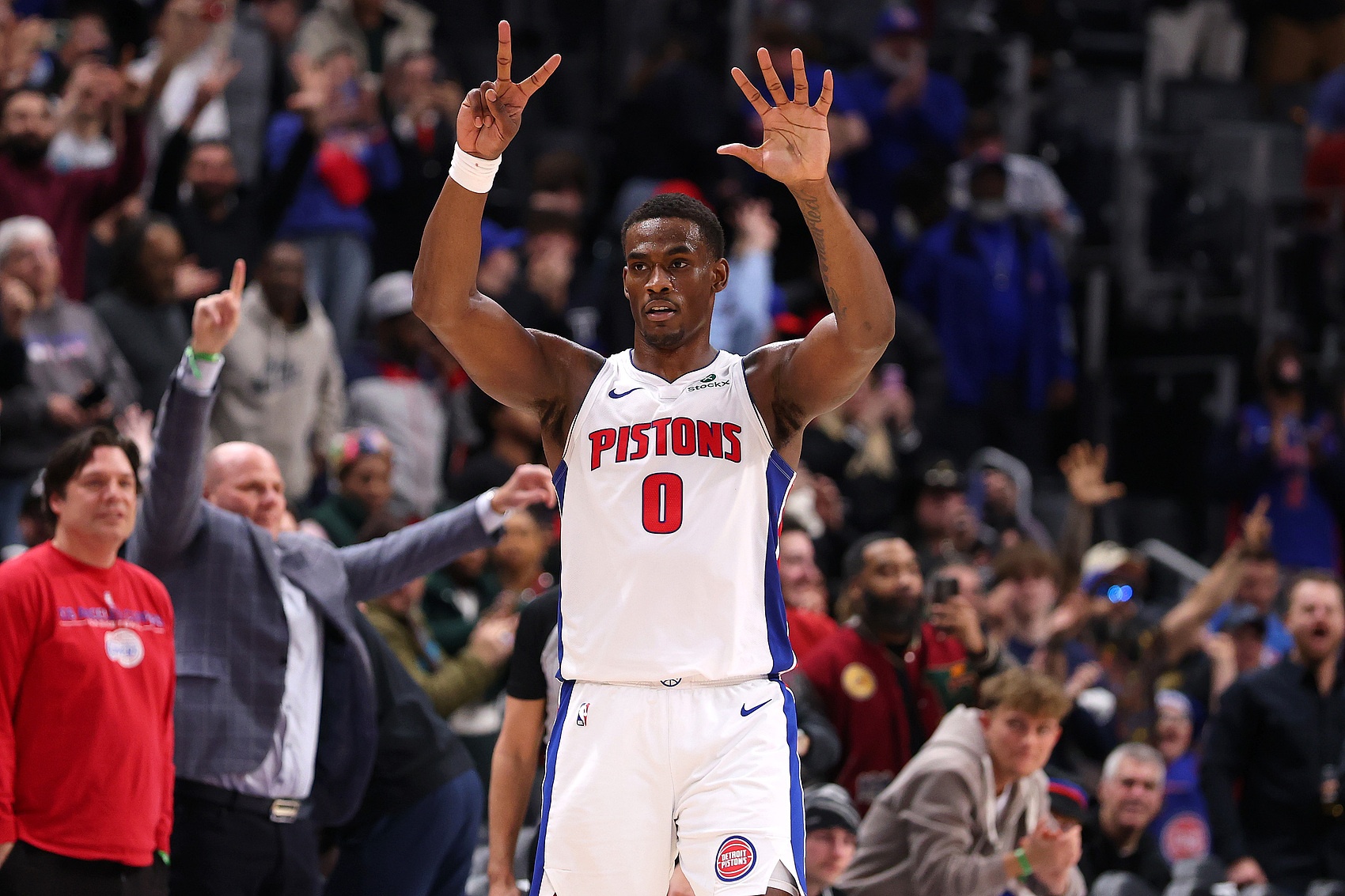 底特律禁區(qū)支柱！杜倫5中5得到16分12板2助2斷4帽 罰球8中6