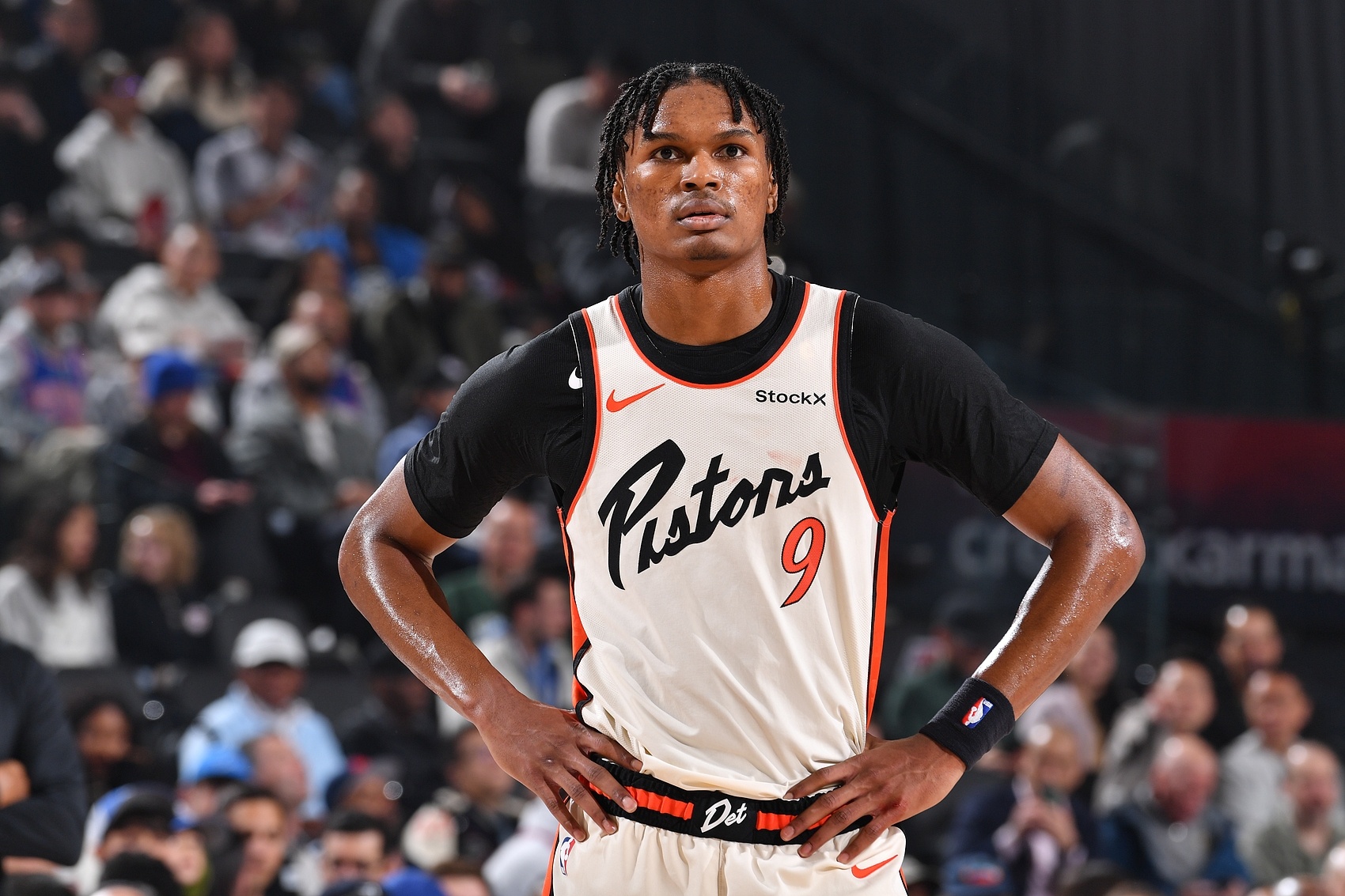 硬漢就是你！奧薩爾內(nèi)線10中7砍下14分6板2斷1帽&拼下3前場(chǎng)板