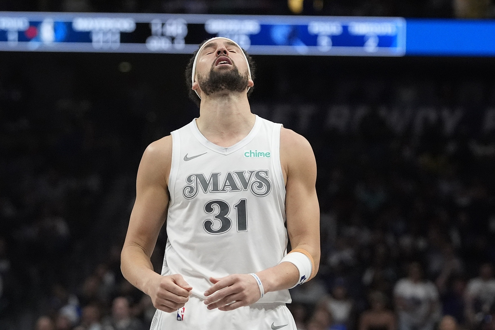 手感冰涼！克萊半場10投僅2中拿到5分 三分6中1