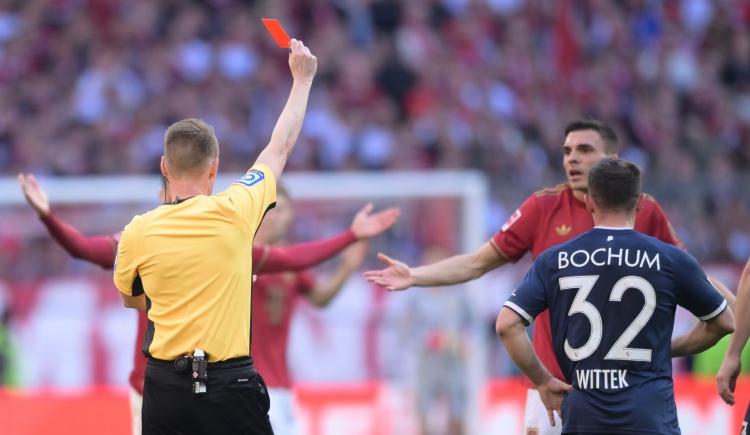 埃貝爾：帕利尼亞應(yīng)該避免此類對抗，否則裁判就會找到機會出紅牌