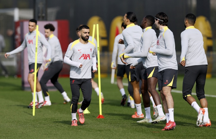 痛苦面具…利物浦36天時(shí)間丟3個(gè)奪冠機(jī)會(huì)，薩范阿3大核心仍未續(xù)約