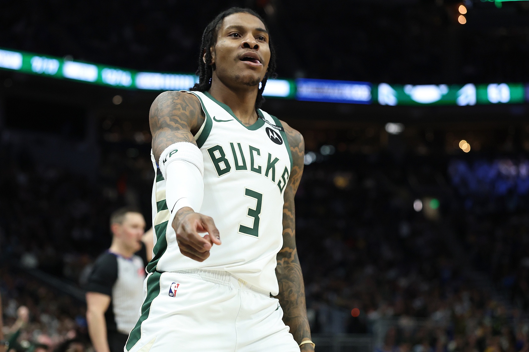 替補(bǔ)帶隊(duì)有活力！小凱文-波特替補(bǔ)10中8拿到18分6助攻 正負(fù)值+15