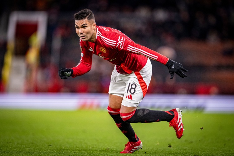 再續(xù)1年？33歲卡塞米羅此前遭棄用，近7場(chǎng)比賽5場(chǎng)首發(fā)找回狀態(tài)