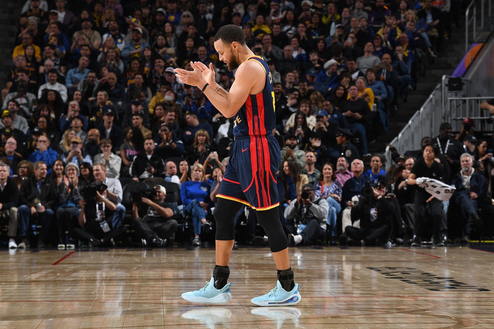 追夢(mèng)：沒(méi)有庫(kù)里時(shí)我們?nèi)蒎e(cuò)空間大大減少 我們必須適時(shí)調(diào)整