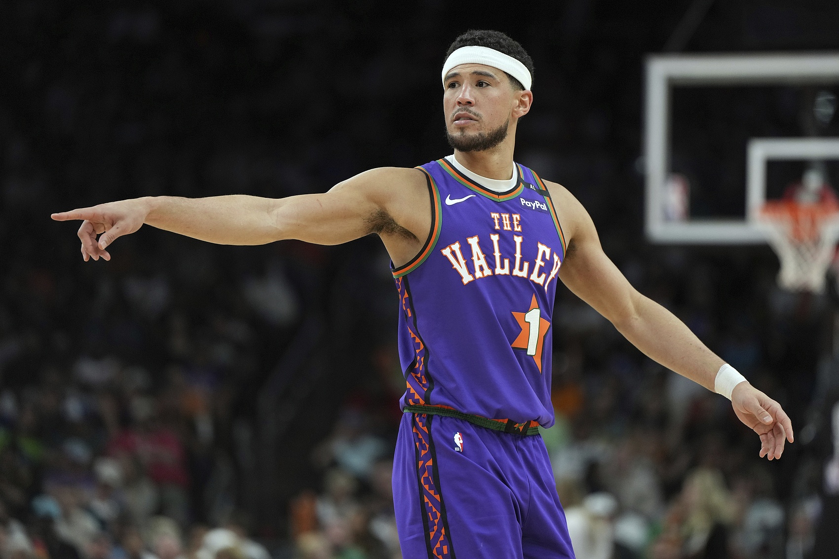 準(zhǔn)絕殺完成救贖！布克18中7拿到19分7板12助