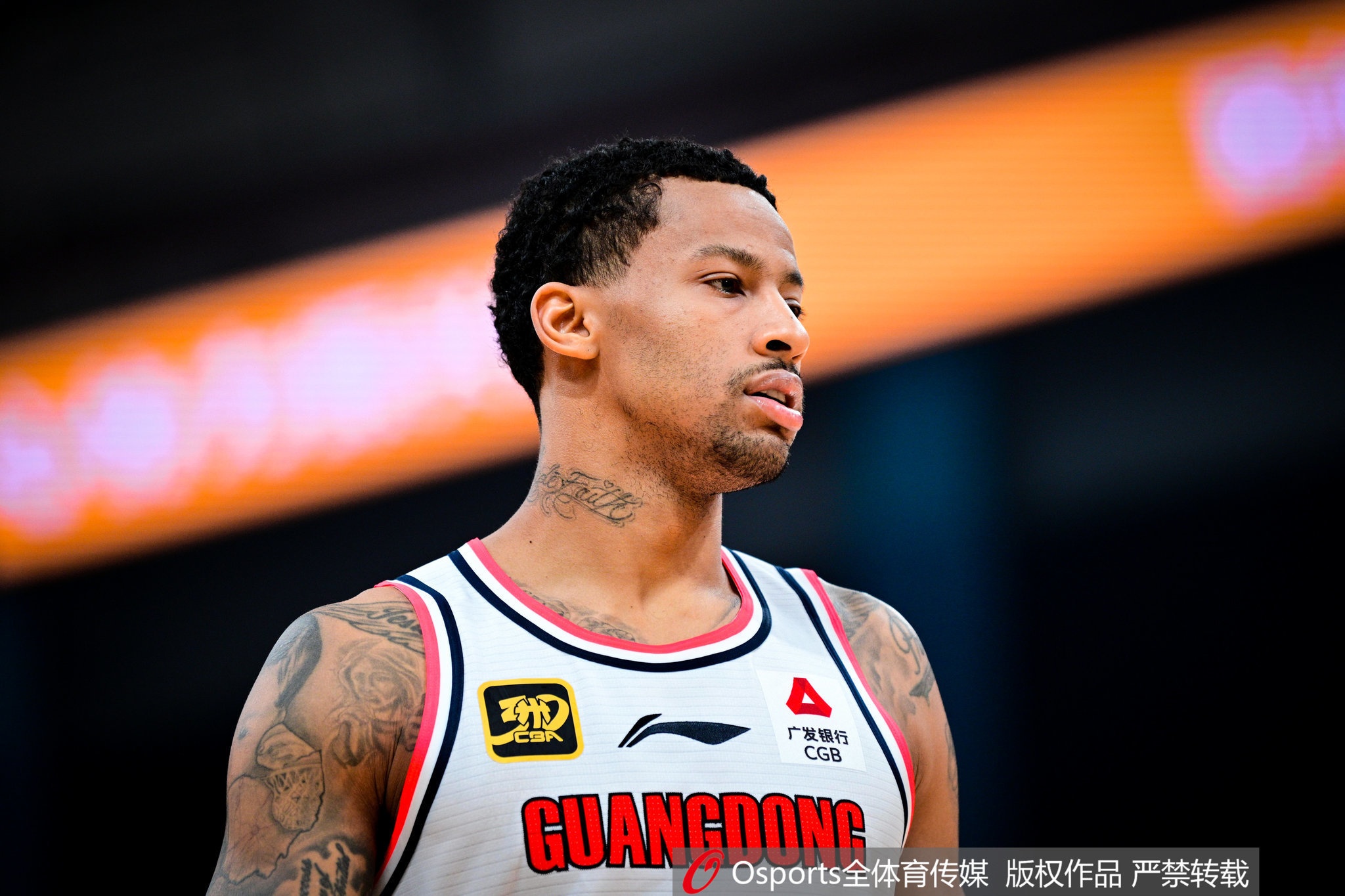 直播吧：廣東男籃留下伯克是為給徐杰、胡明軒提供輪換人選