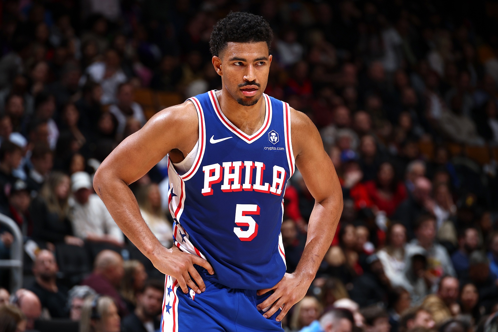 沒(méi)有包袱！殘陣76人首節(jié)三分14中9轟下44分 單節(jié)領(lǐng)先火箭16分