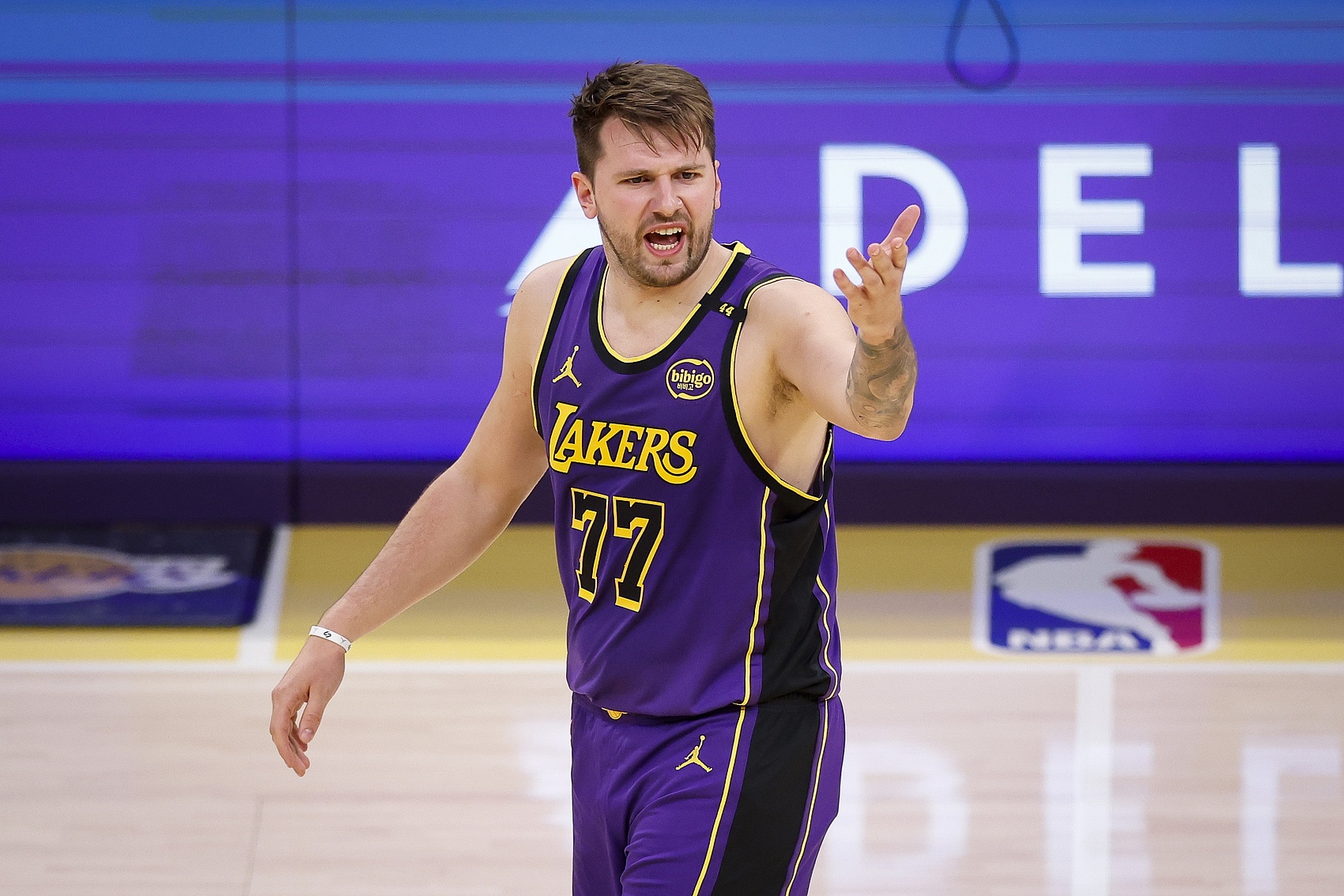 燃起來(lái)了！東契奇自加盟湖人后第四次首節(jié)砍15+