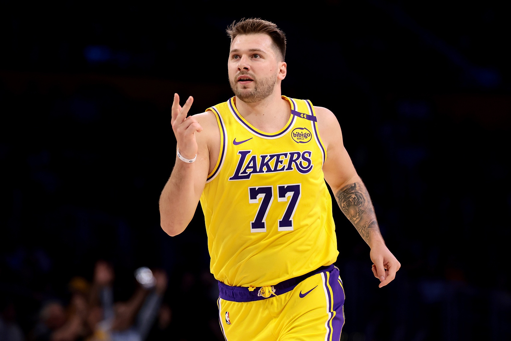 新任群主！東契奇23中9&11罰10中 空砍32分7籃板7助攻&正負(fù)值-9